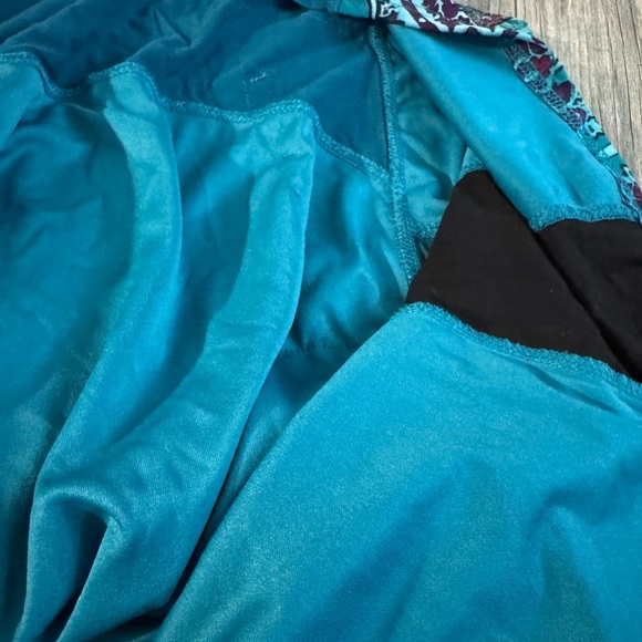 Vibrant Teal and Multicolor Long Sleeve Women's Top - Picture 9 of 9
